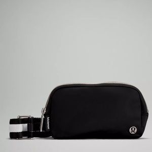 NWT Lululemon Everywhere Crossbody Bag Black